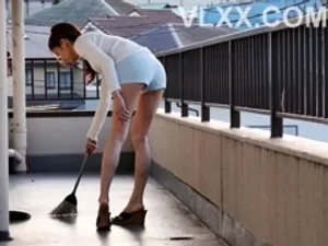 Cô giáo tuổi teen nhí nhảnh vú ngon và mấy cậu học trò số hưởng