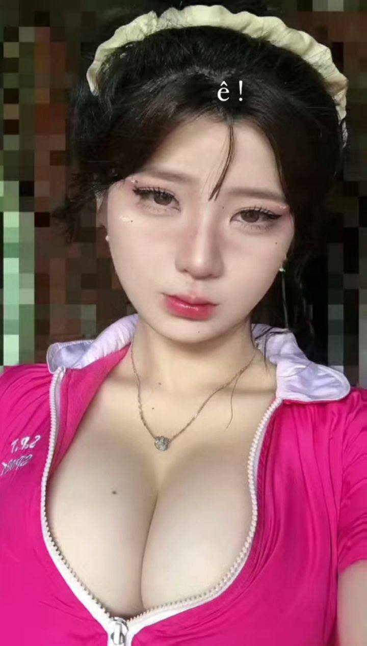 Mây mưa cùng chị chủ thầu vú to lồn không lông